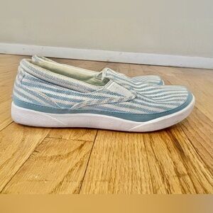 LL Bean Women's Tidal Blue Striped Canvas Comfort Slip on Deck Shoes Size 7 M